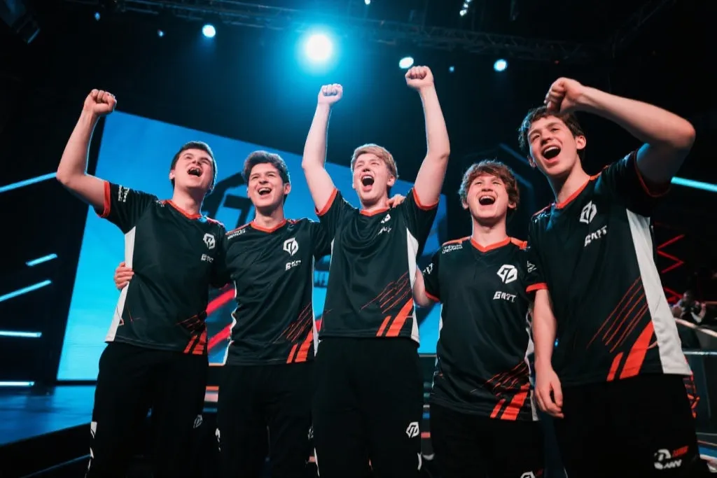 LPL秋季赛：风暴眼中的IG，绝对统治力铸就一战封神！